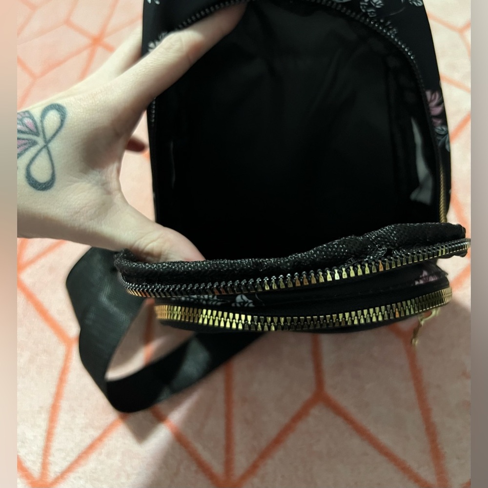 Floral Sling Bag 🔥NWOT🔥 - Picture 4 of 5